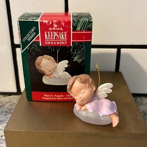 Hallmark ornament - Mary’s Angels - Iris